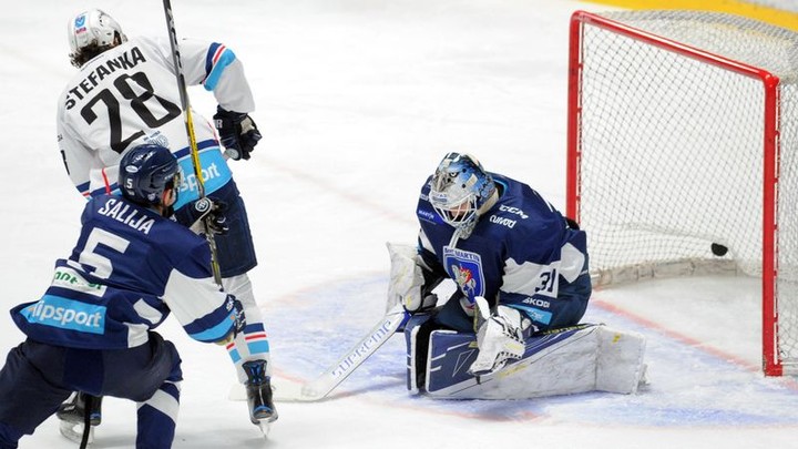 Shutout Valenta proti Martinu